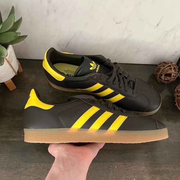 adidas Gazelle Shadow Olive Gum Sole - Picture 10 of 11